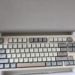 Epomaker Galaxy 70 Mechanical Keyboard – 2.4G Wireless + RGB – Like New