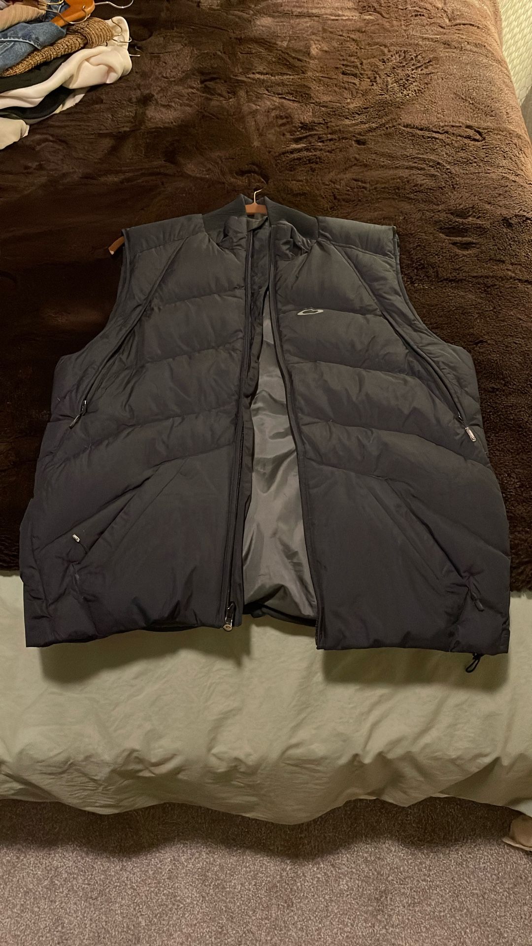 Oakley Down Puffer Vest