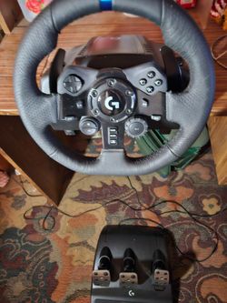 Logitech G923 trueforce steering wheel and pedals