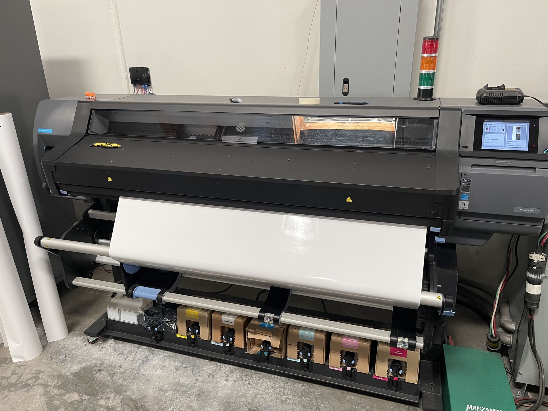 HP Latex 570 64" Wide Format Printer with Bulk inks - 3L