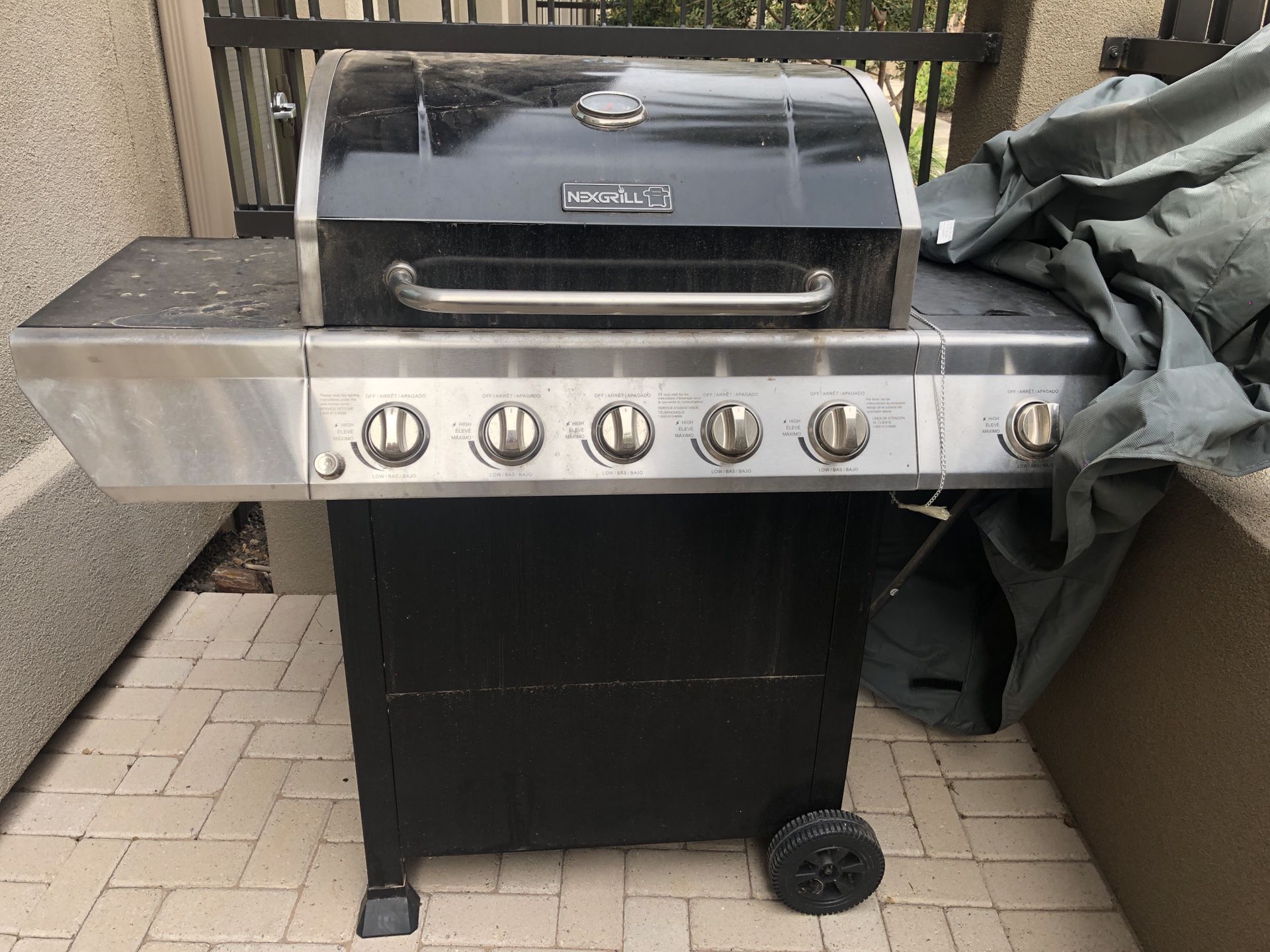 Nexgrill 5 Burner Propane Gas Grill with Side Burner and Cover