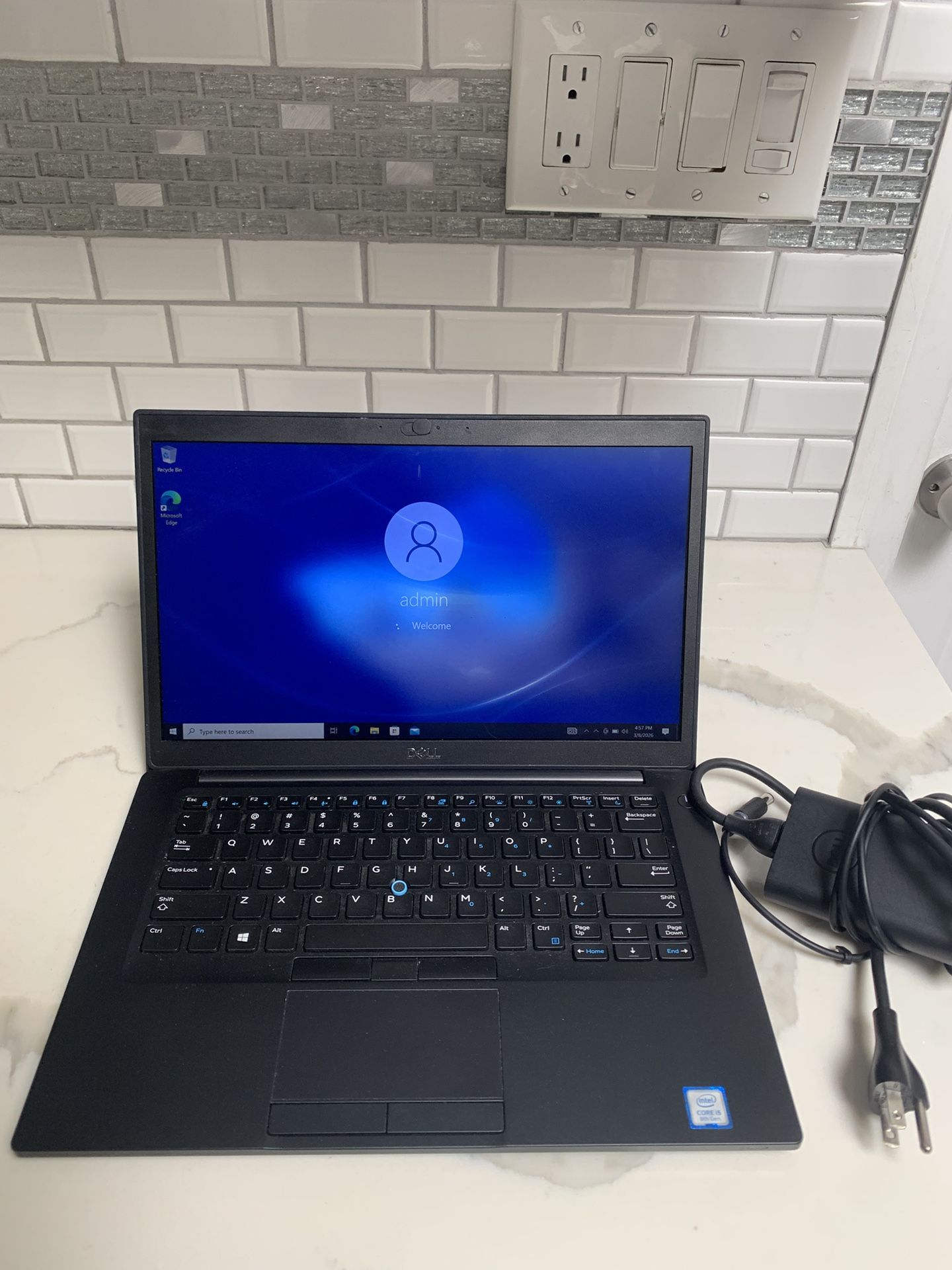 Laptop DELL LATITUDE 7490 /i5-825 / 8GB RAM/ 256 GB SSD /WIN 1 0