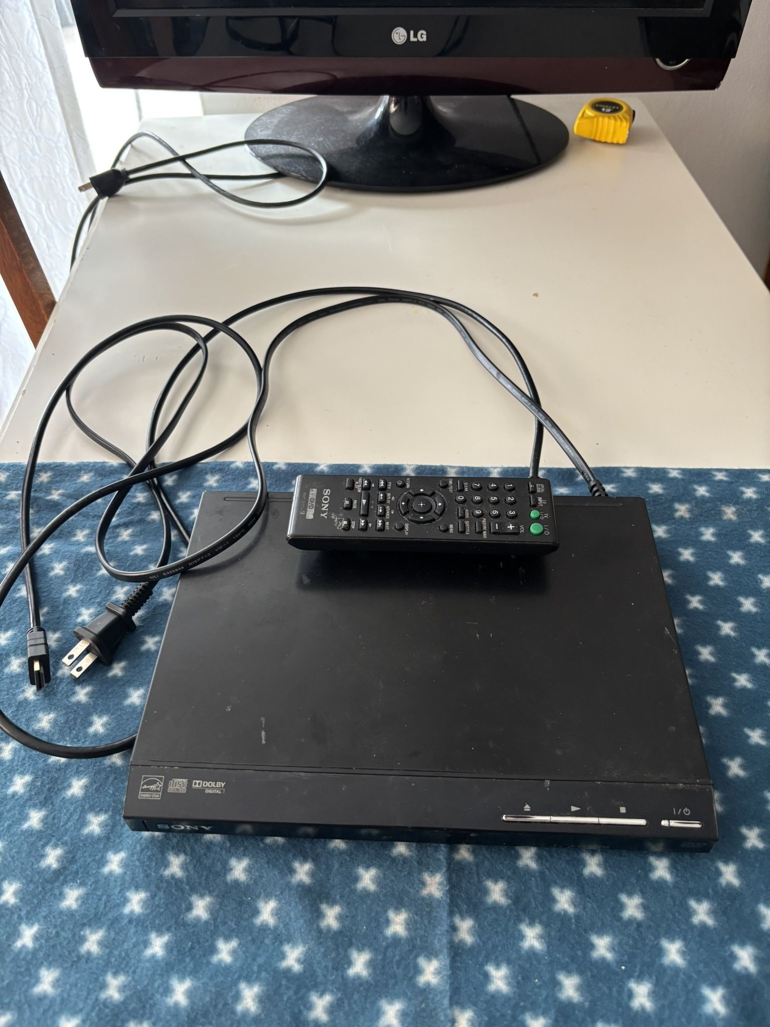 Sony DVD Player With Remote And Hmdi Cords 