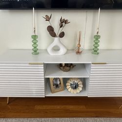 Media/Entertainment Console