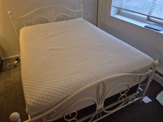 White metal bed set