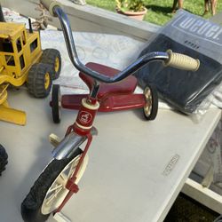 Vintage Radio Flyer Tricycle – Needs a New Tire