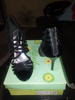 Black heels size 8