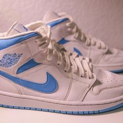 Nike Air Jordan 1 Mid UNC Women's size 11 BQ6472-114