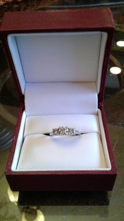 BEAUTIFUL ENGAGEMENT RING.