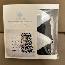 Cloud Island Baby’s Monthly Growth Milestone Muslim Blankets and Frame Set