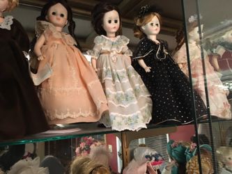 Madame Alexander dolls collection comes with boxs