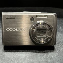 Nikon Coolpix S600 10MP Digital Camera