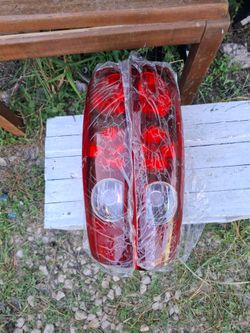 Tail light  chevrolet  colorado  or gmc  canyon fit  2004-2012