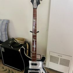1975 Vintage Rickenbacker Classic Black bass guitar