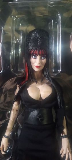 ELVIRA "MISTRESS OF THE DARK" COMMANDO FIGURE