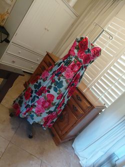 Beautiful dress for wedding, prom size 8 use one for photo shoot $165 obo