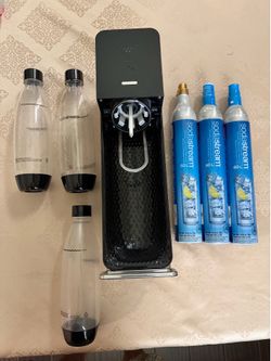 SodaStream Bundle - Lightly Used + 3 CO2 Tanks & 3 Bottles (1 Brand New!)