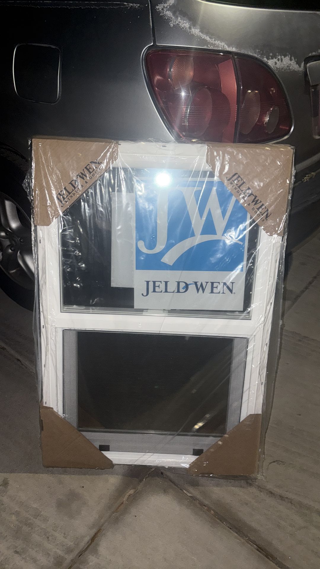 36 x 24“ Jeld-Wen window with screen