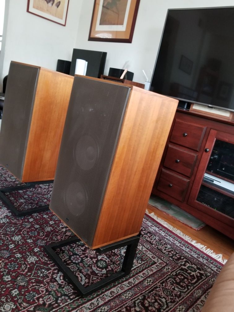 Beautiful Vintage ADS L810 Series II Speakers