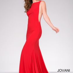 Red Jovani Prom Dress in Excellent Condition. Open-Back Long Formal Gown Size:4