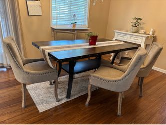 6 chair Dining table 600 dlls