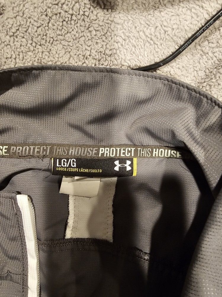 Under Armour Men's Graphite Essential Quarter Zip