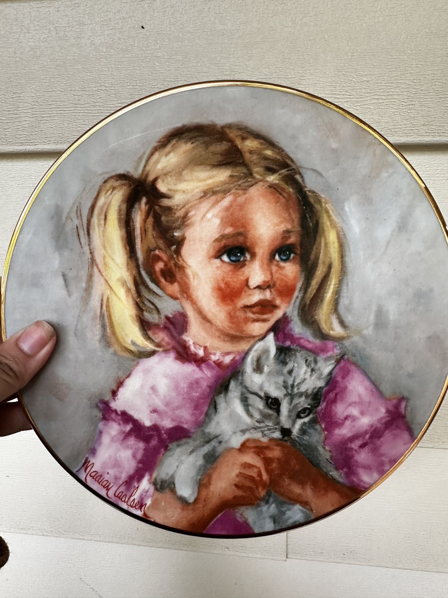 The Brantwood Collection Plate 1978 Jennifer & Jenny Fur by Marian Carlsen 8.5"