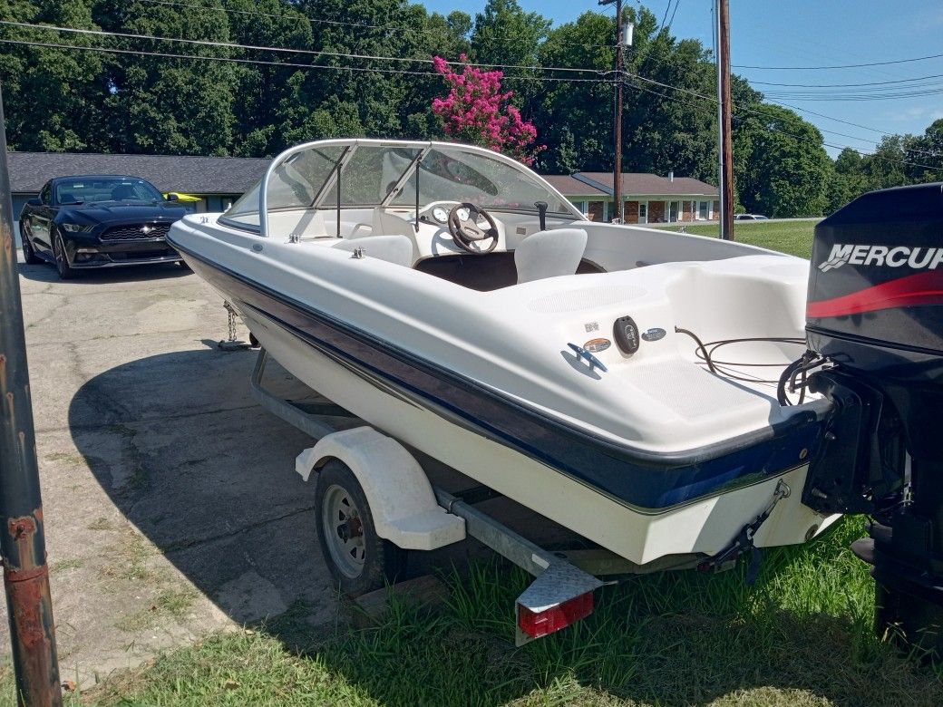 2003 Bayliner Capri 90hp Mercury, One Owner Boat ,Like New Condition