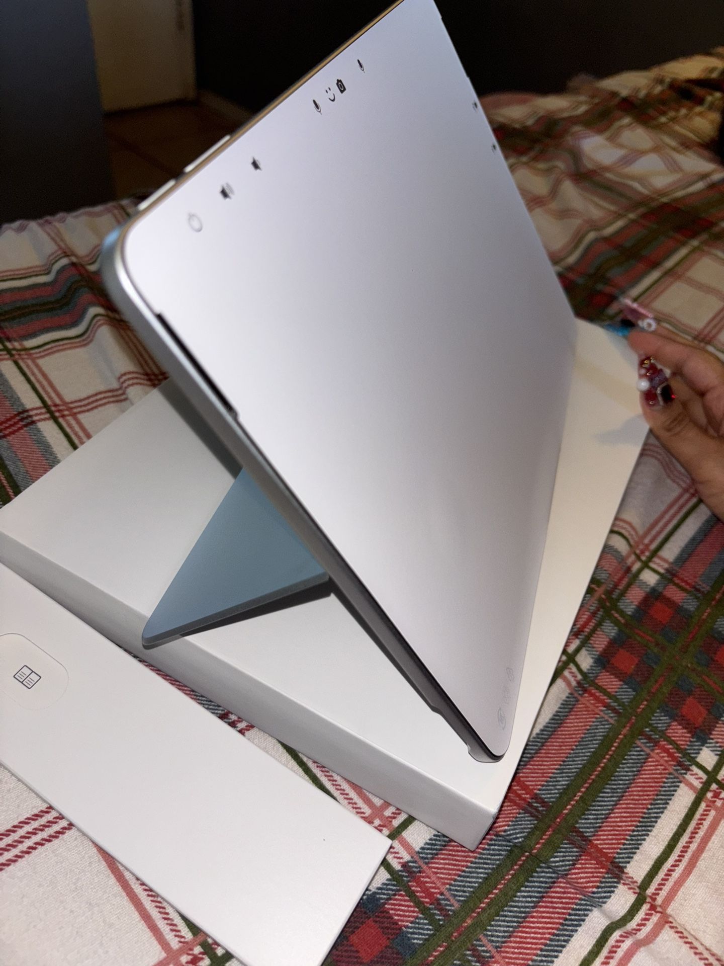 2 In 1 Laptop & Tablet 