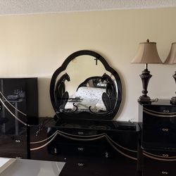 Black & Gold Lacquer Bedroom Set.