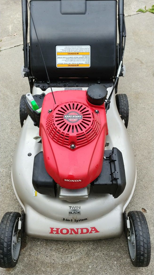 HRR216VKA Honda Lawn Mower for Sale in Edmonds, WA - OfferUp