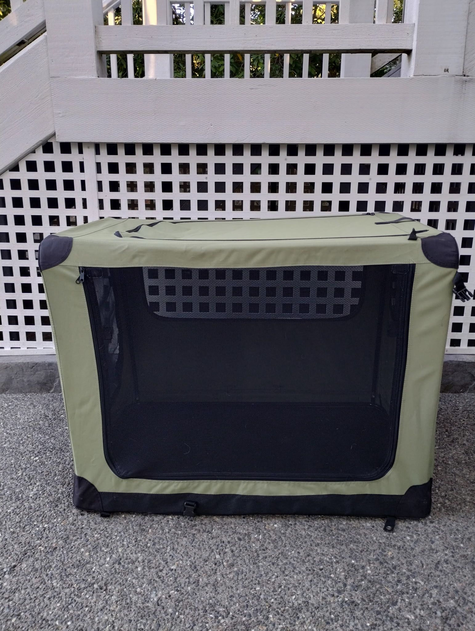 Firstrax Portable Dog Crate + 2 Padded Mats