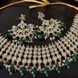 Beautiful Jwelery Necklace Earrings Set For Sale