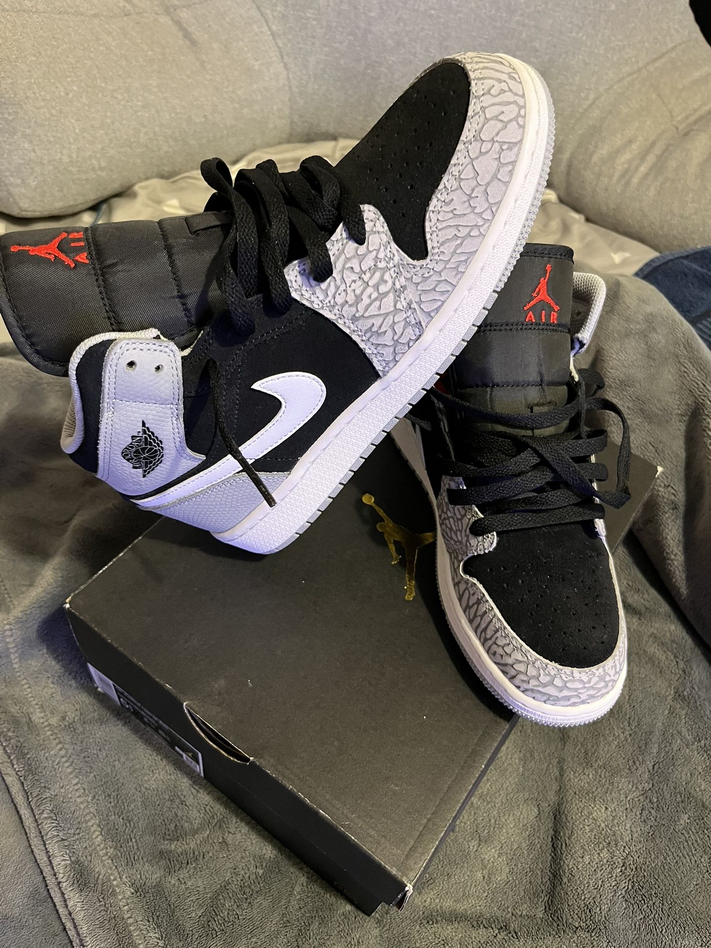 Jordan 1 Mid Elephant Print