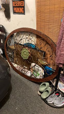 Nice metal wall decor. Lightweight 5 feet tall.