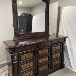 5 Piece Bedroom set - Cal King 