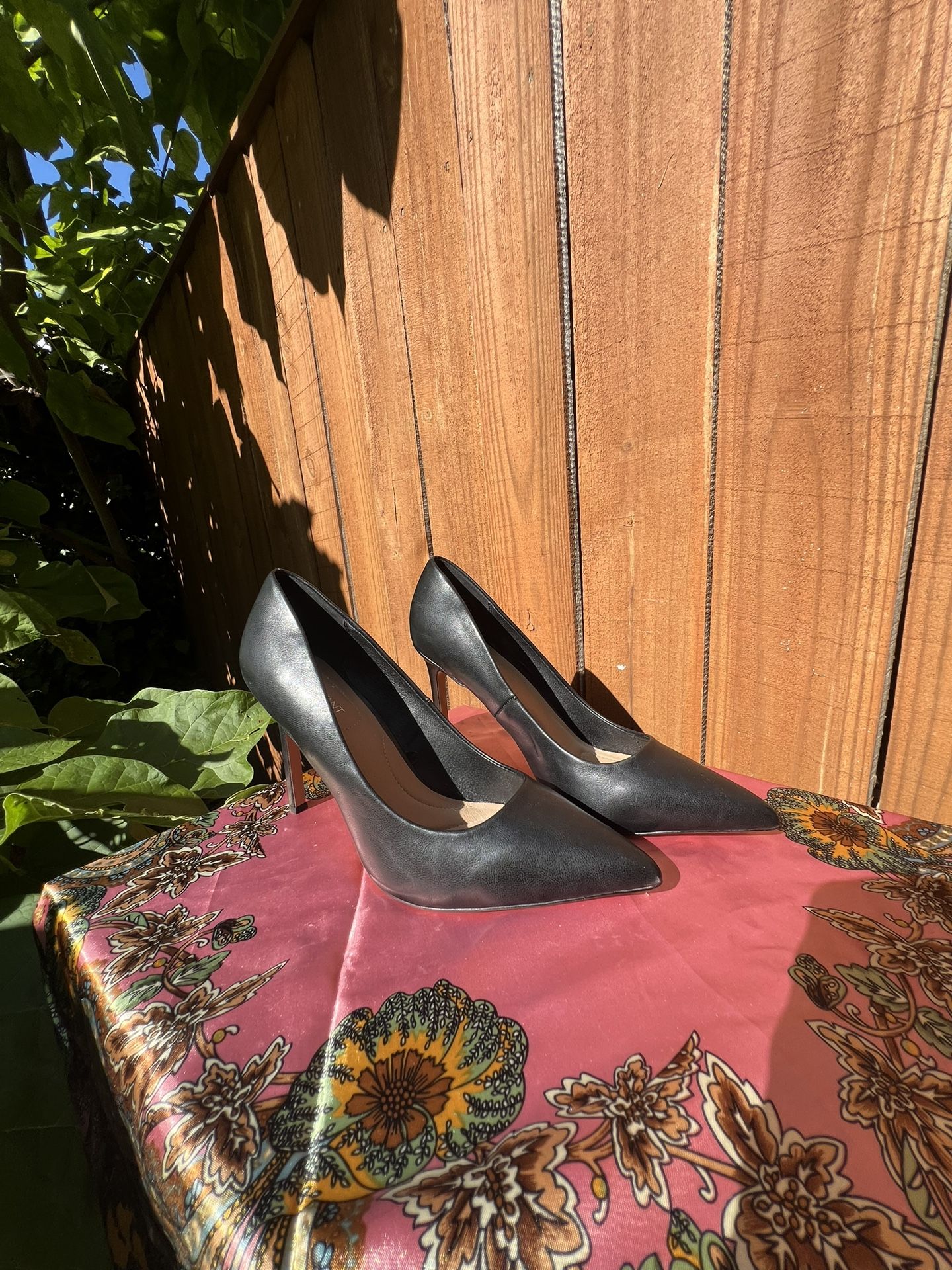 Black Pointed Pump sz 12 WIDE
