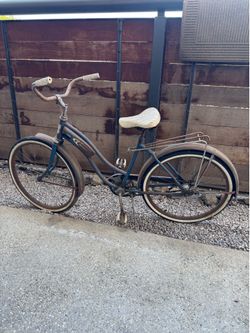 Hawthorne Montgomery bicycle beach cruiser Lawn ornament