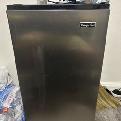Fridge Magic Chef 2.7cubic Feet