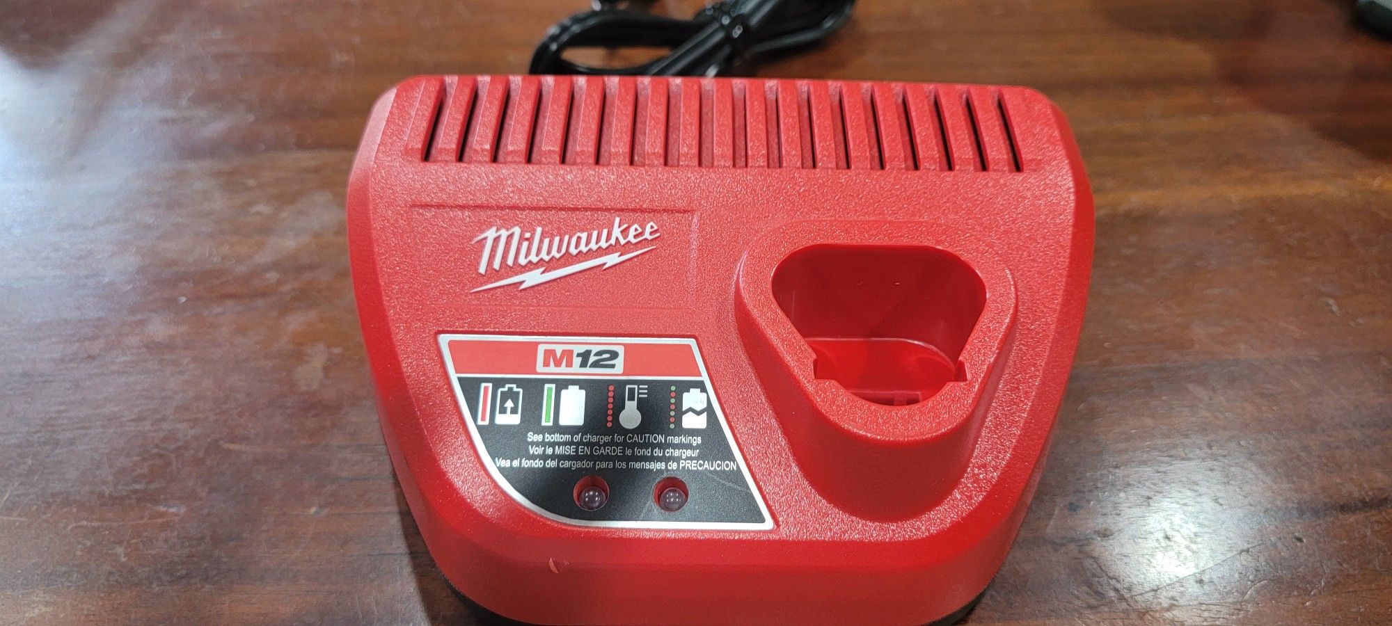Milwaukee M12 Battery Charger 