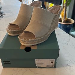 Like New Tom’s Wedge Mule Size 7.5