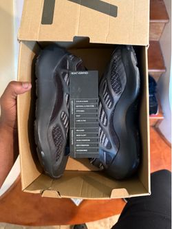Yeezy 700 black
