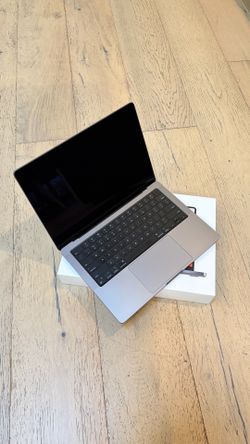 14 Inch M2 MacBook Pro 32GB / 1TB