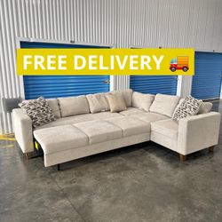Large light Gray Sectional 🛋️ free delivery 