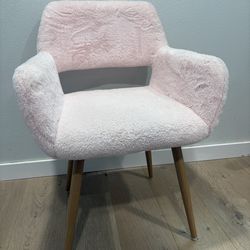FREE Pink soft & fluffy armchair
