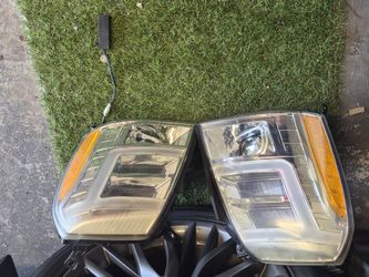 2007 To 2013 Cadillac Escalade Headlights