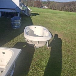 2 Jacuzzi  Don't. Know Much About Them Given TO Me Yesterday Don't Ready  Need Them Thought We Would Have Room For Them Selling Them