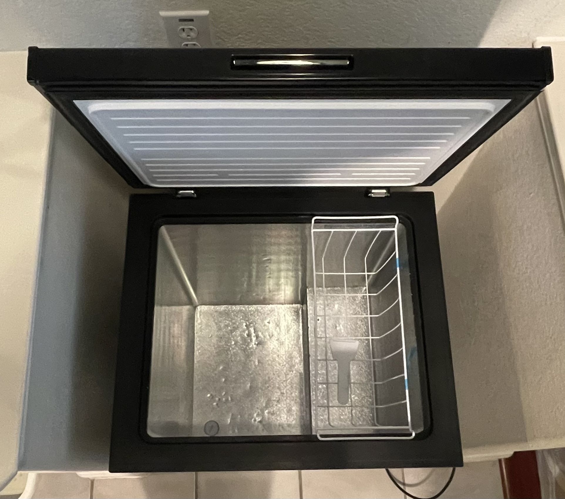 Arctic King Chest Freezer, 5 cu ft, ARC050S0ARBB