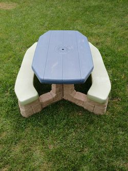 STEP 2 CHILDREN'S PICNIC TABLE