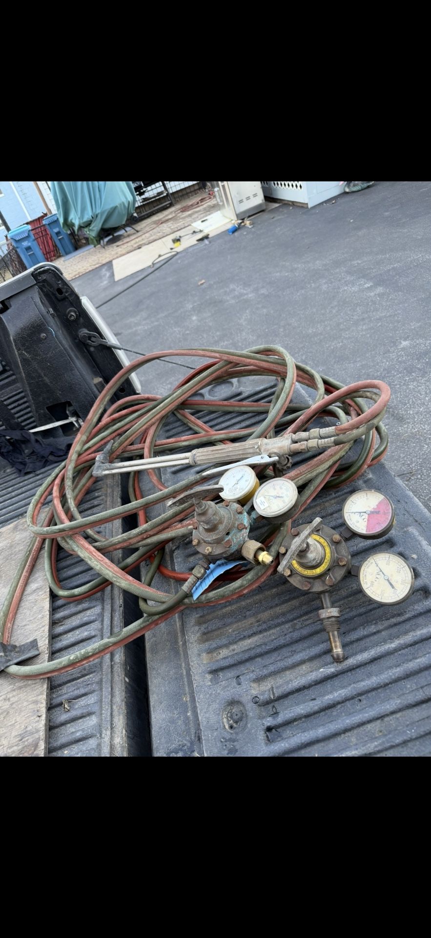 Oxigen Regulator And 80’ Hoses